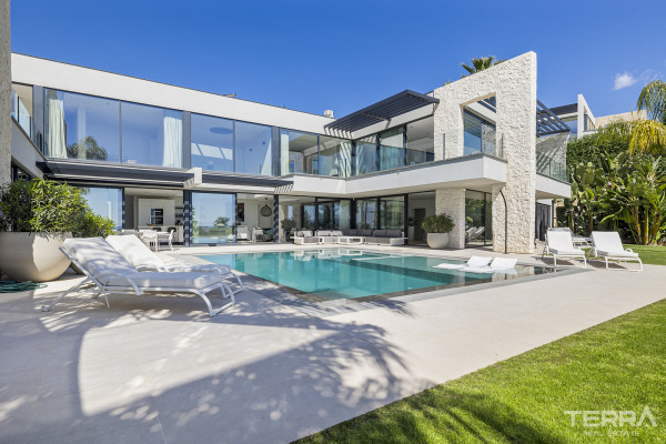 Golf Vilaa for Sale in Benahavís, Costa del Sol, Spain