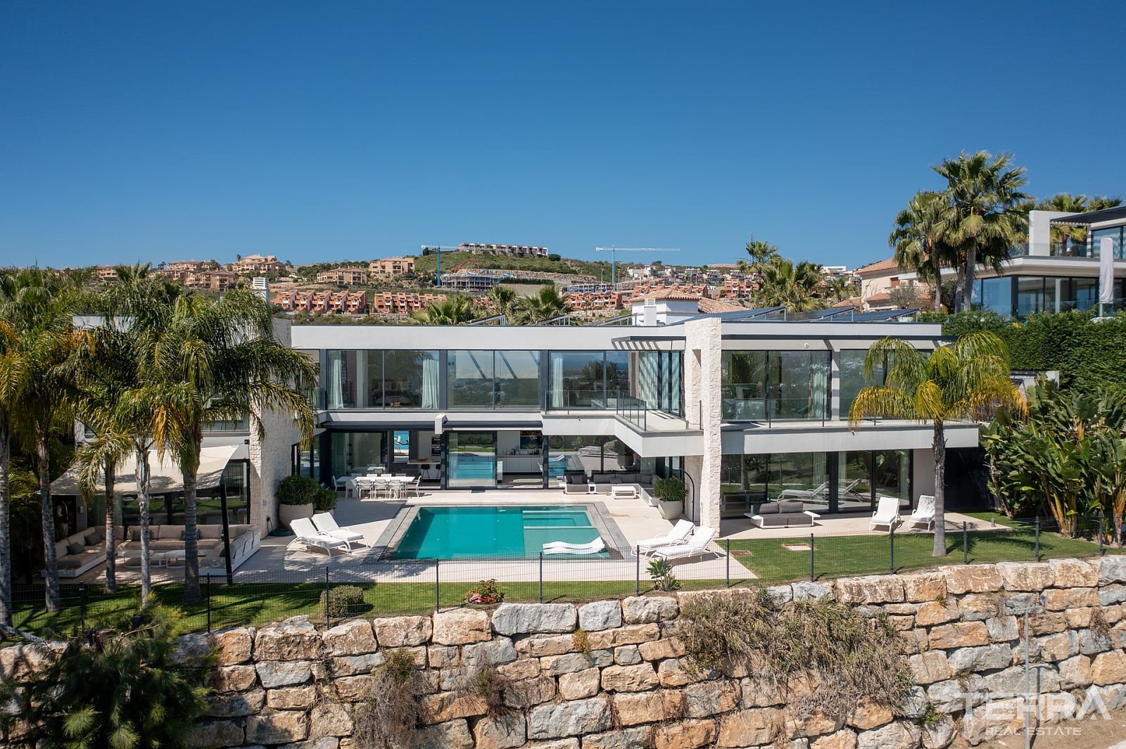 Golf Vilaa for Sale in Benahavís, Costa del Sol, Spain - 120197