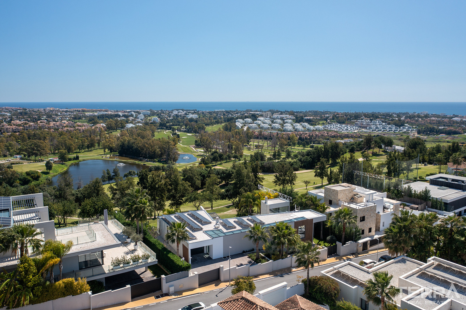 Golf Vilaa for Sale in Benahavís, Costa del Sol, Spain - 120198