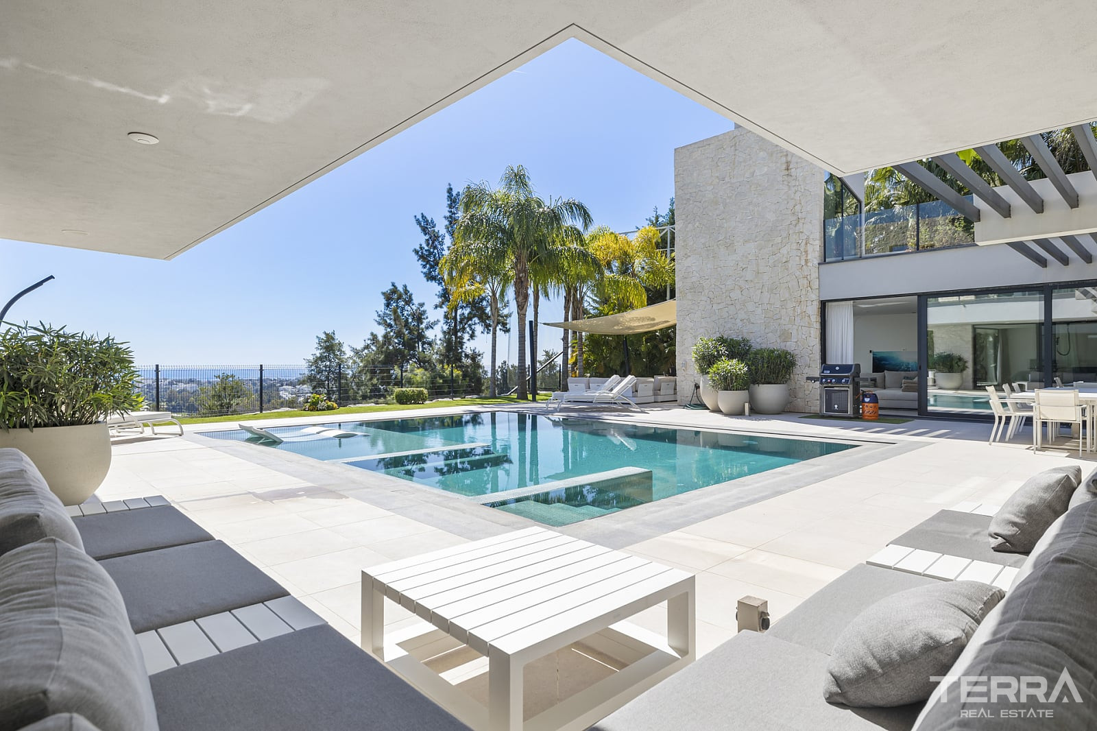 Golf Vilaa for Sale in Benahavís, Costa del Sol, Spain - 120202
