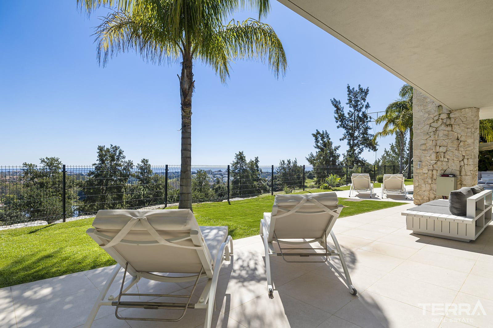 Golf Vilaa for Sale in Benahavís, Costa del Sol, Spain - 120203