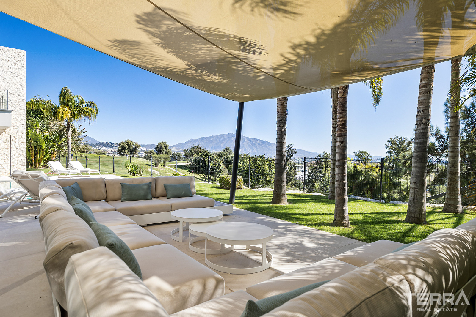 Golf Vilaa for Sale in Benahavís, Costa del Sol, Spain - 120206