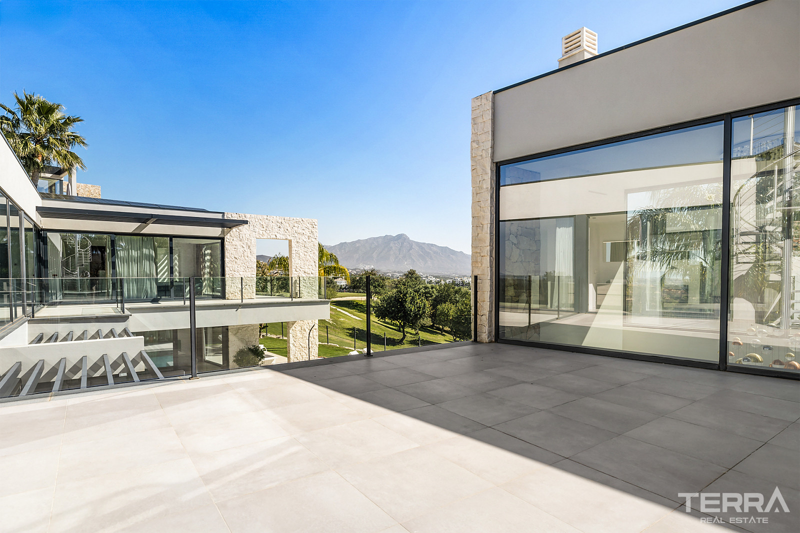 Golf Vilaa for Sale in Benahavís, Costa del Sol, Spain - 120207