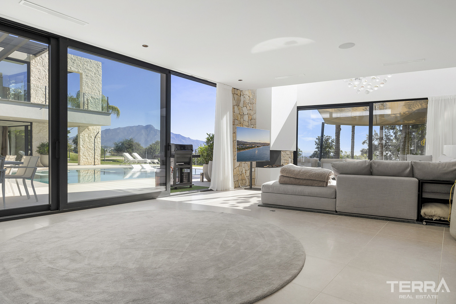 Golf Vilaa for Sale in Benahavís, Costa del Sol, Spain - 120211