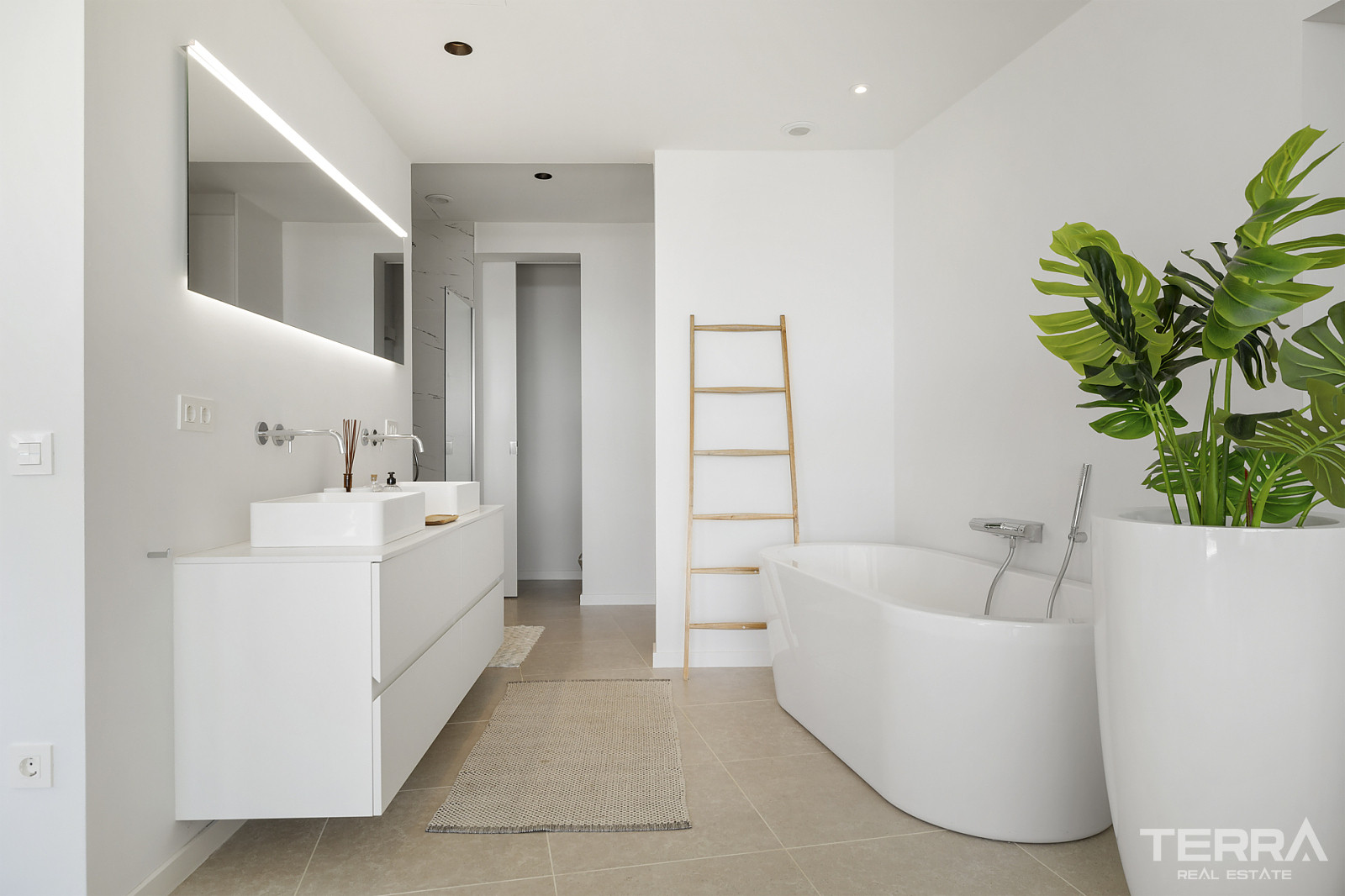 Golf Vilaa for Sale in Benahavís, Costa del Sol, Spain - 120228