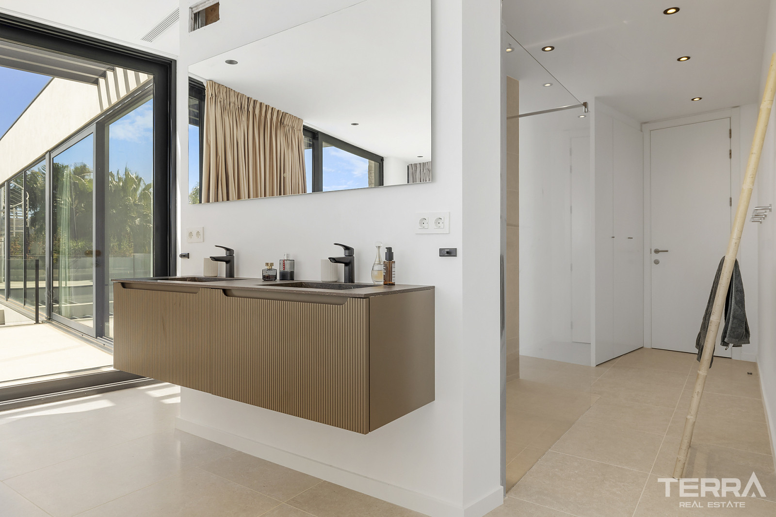 Golf Vilaa for Sale in Benahavís, Costa del Sol, Spain - 120230