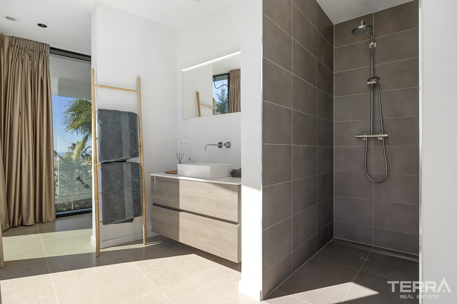 Golf Vilaa for Sale in Benahavís, Costa del Sol, Spain - 120231