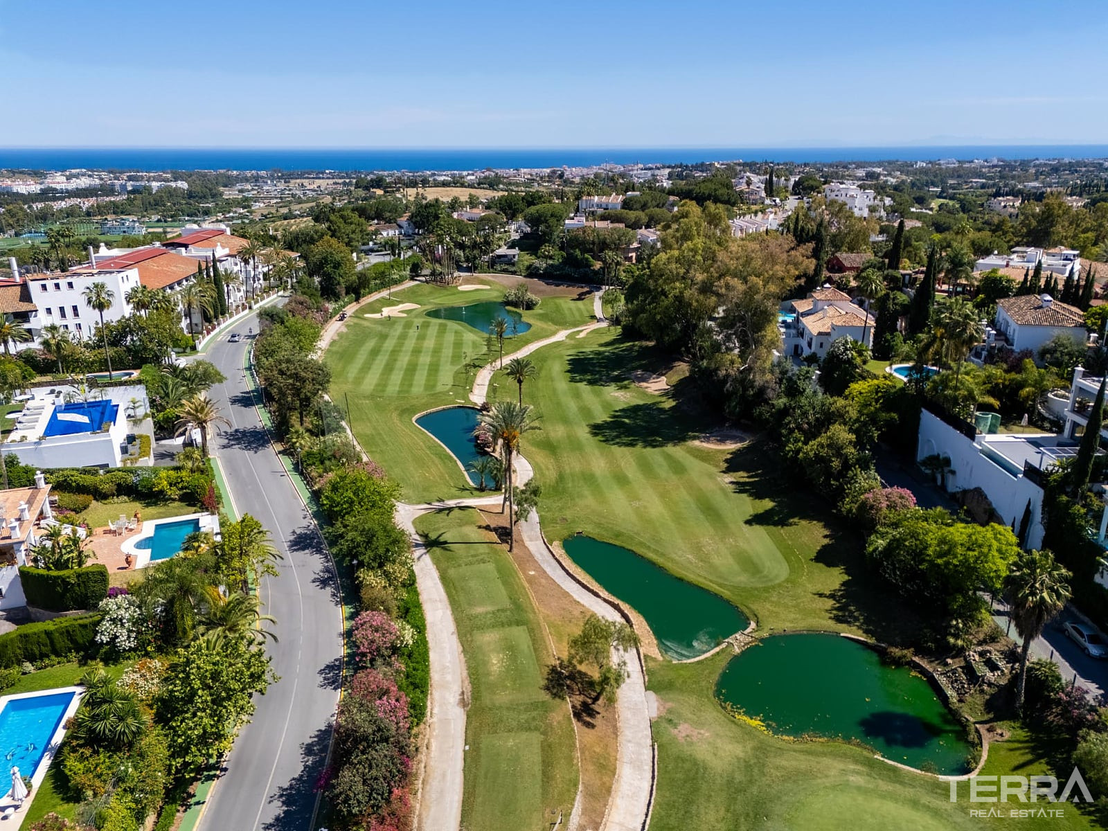 Golf Villa for Sale with Sea View in Benahavís, Spain - 120237