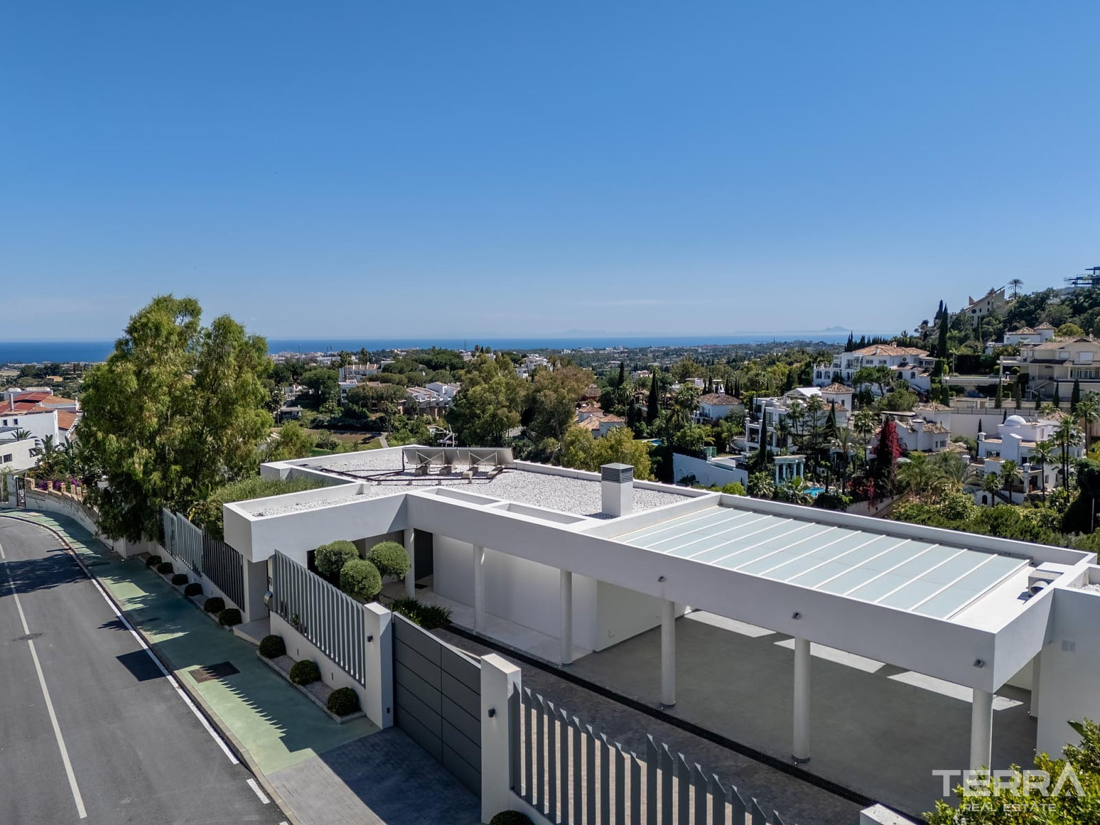 Golf Villa for Sale with Sea View in Benahavís, Spain - 120243
