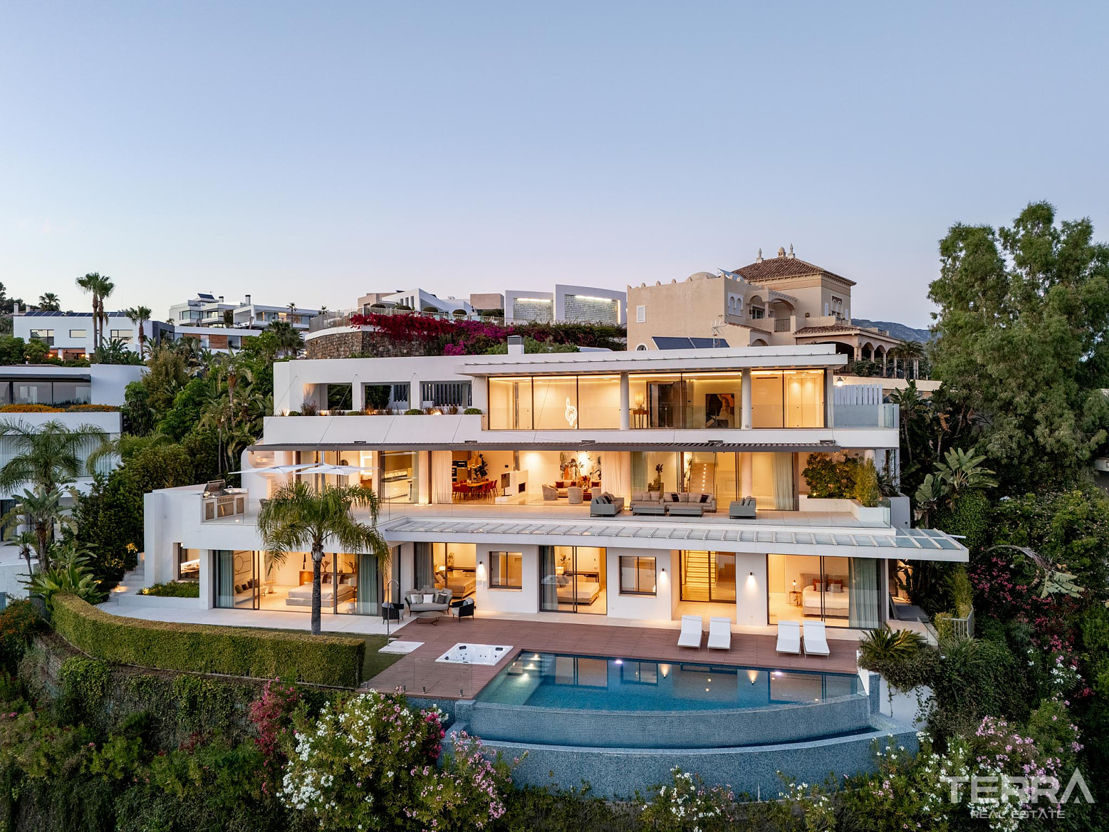Golf Villa for Sale with Sea View in Benahavís, Spain - 120244