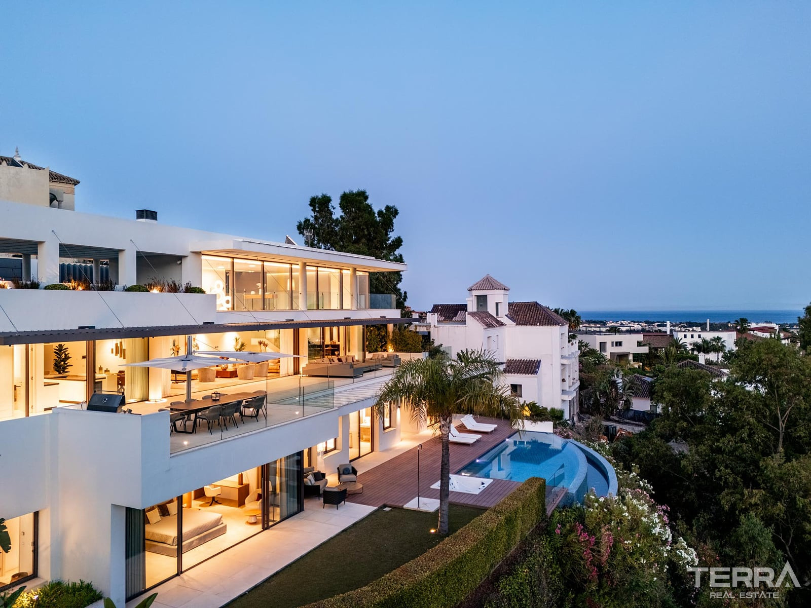 Golf Villa for Sale with Sea View in Benahavís, Spain - 120245