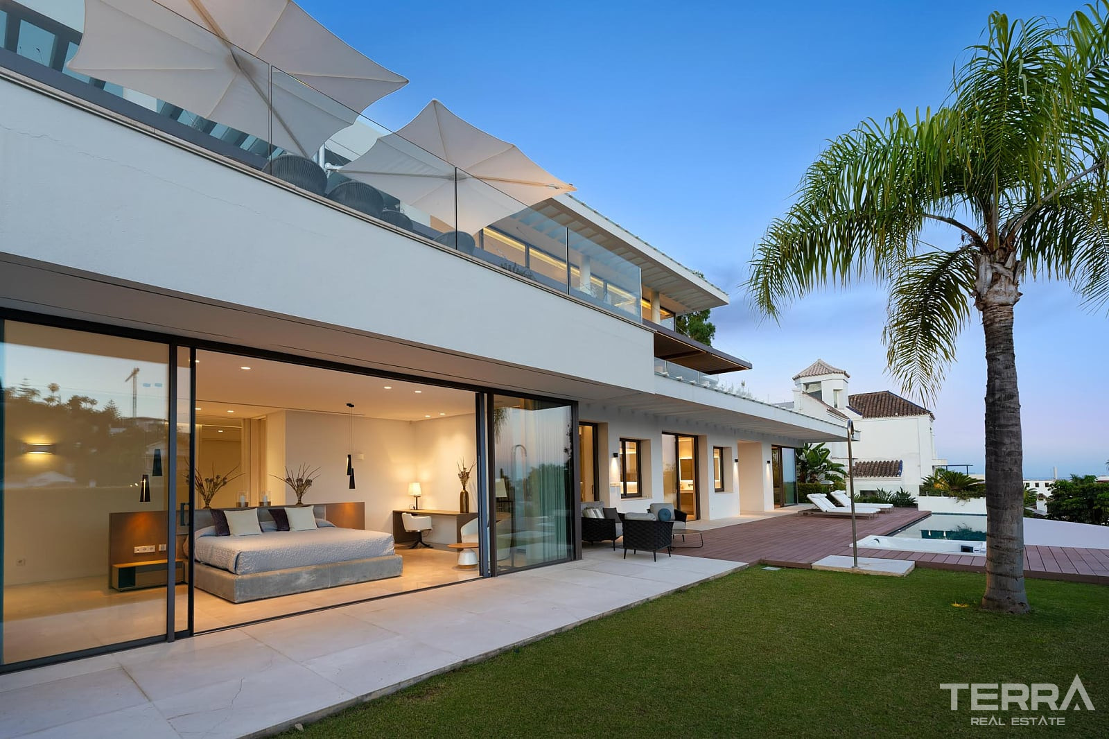 Golf Villa for Sale with Sea View in Benahavís, Spain - 120246