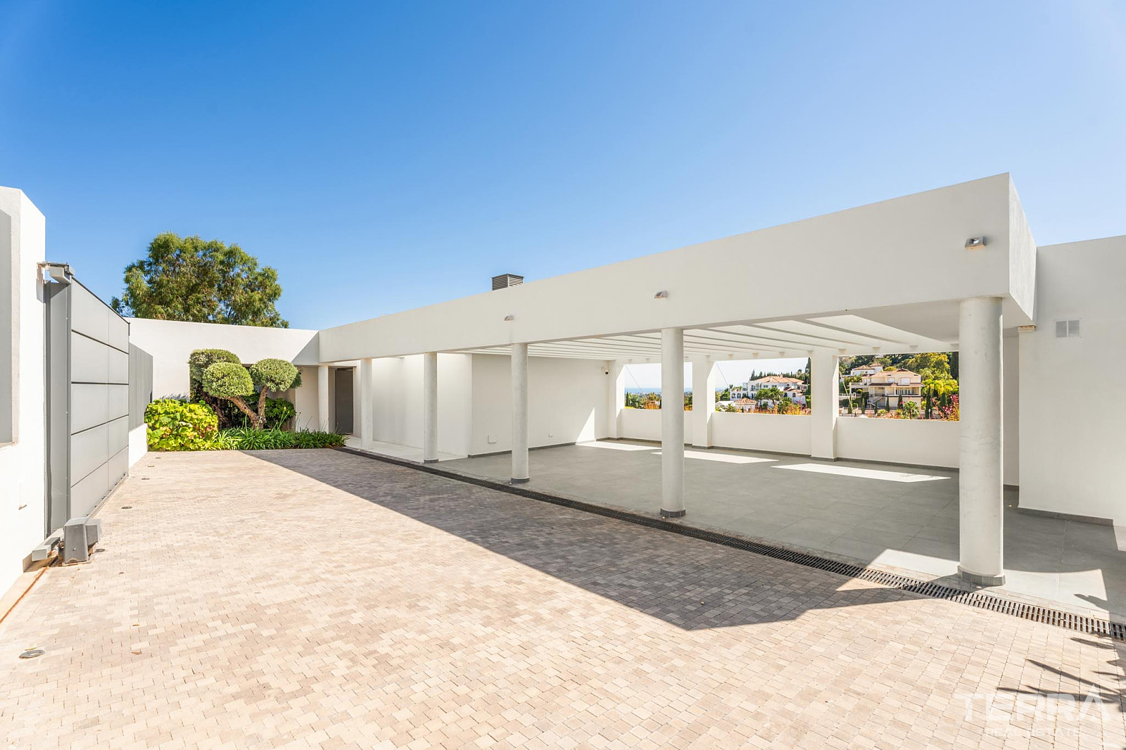Golf Villa for Sale with Sea View in Benahavís, Spain - 120248