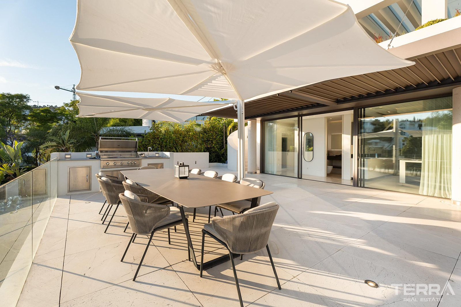 Golf Villa for Sale with Sea View in Benahavís, Spain - 120249