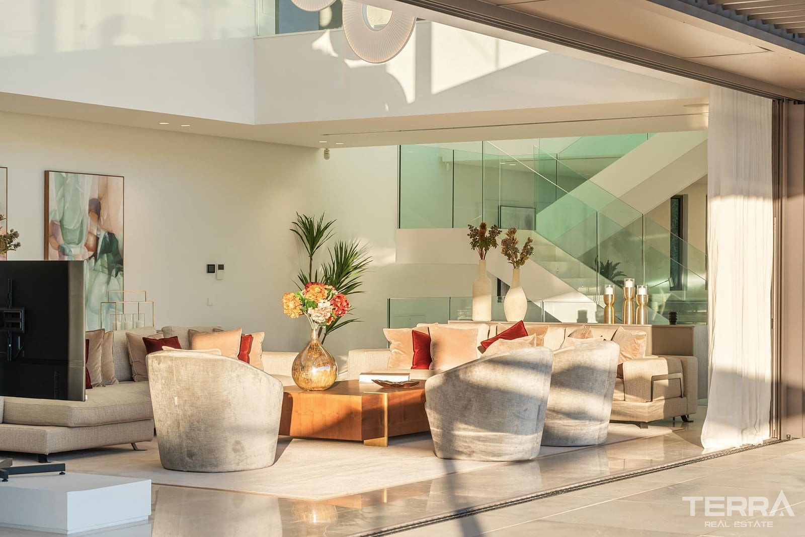 Golf Villa for Sale with Sea View in Benahavís, Spain - 120251