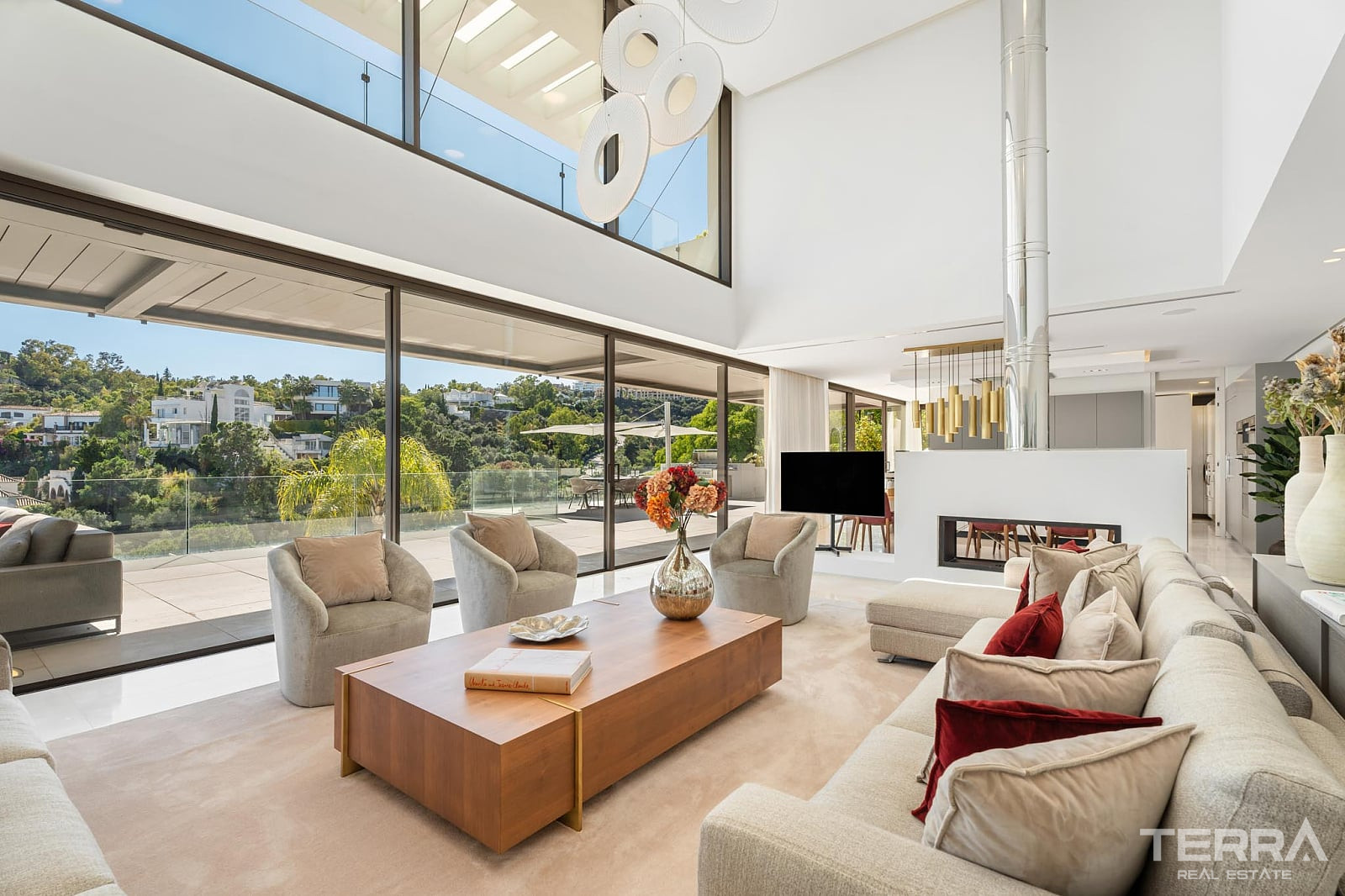 Golf Villa for Sale with Sea View in Benahavís, Spain - 120252