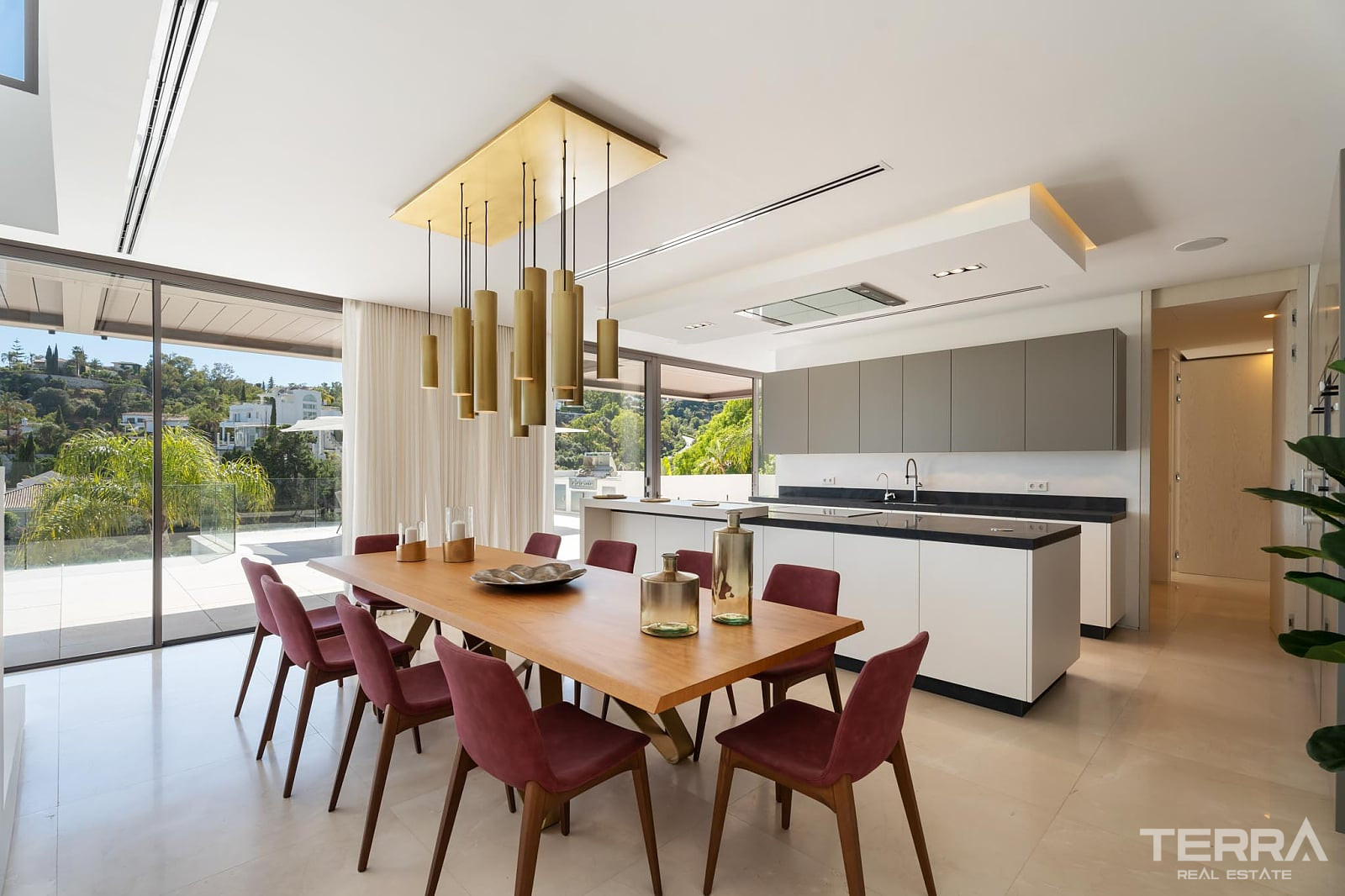 Golf Villa for Sale with Sea View in Benahavís, Spain - 120254