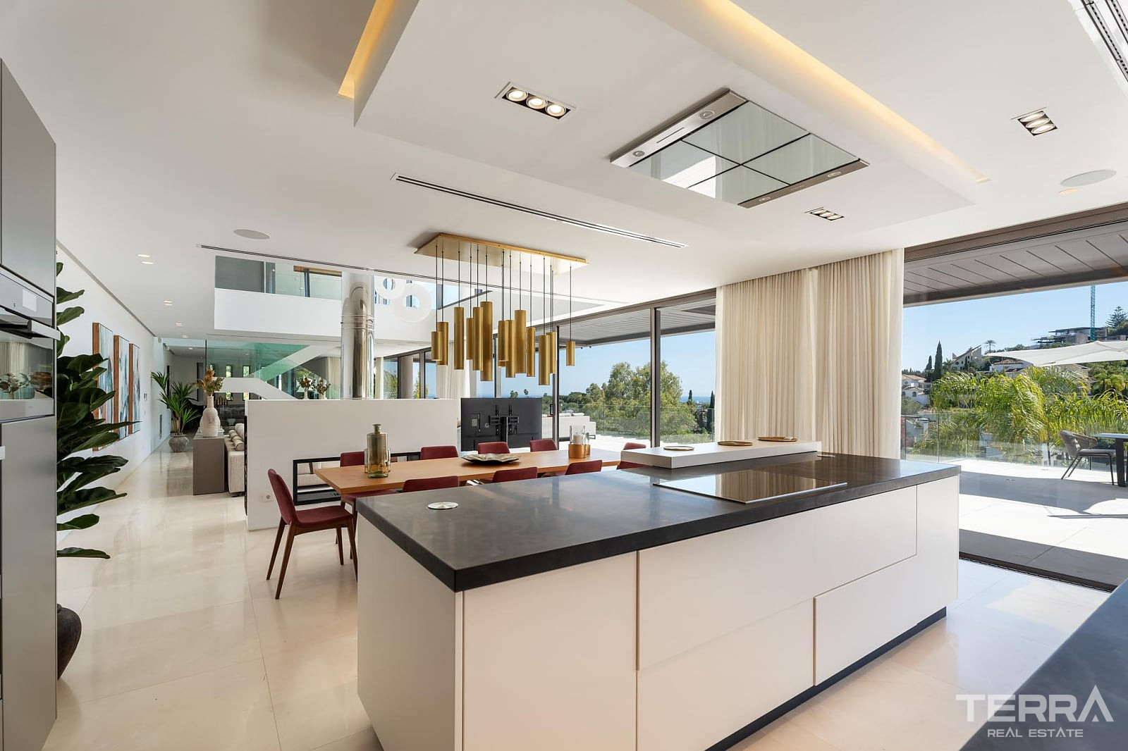 Golf Villa for Sale with Sea View in Benahavís, Spain - 120257