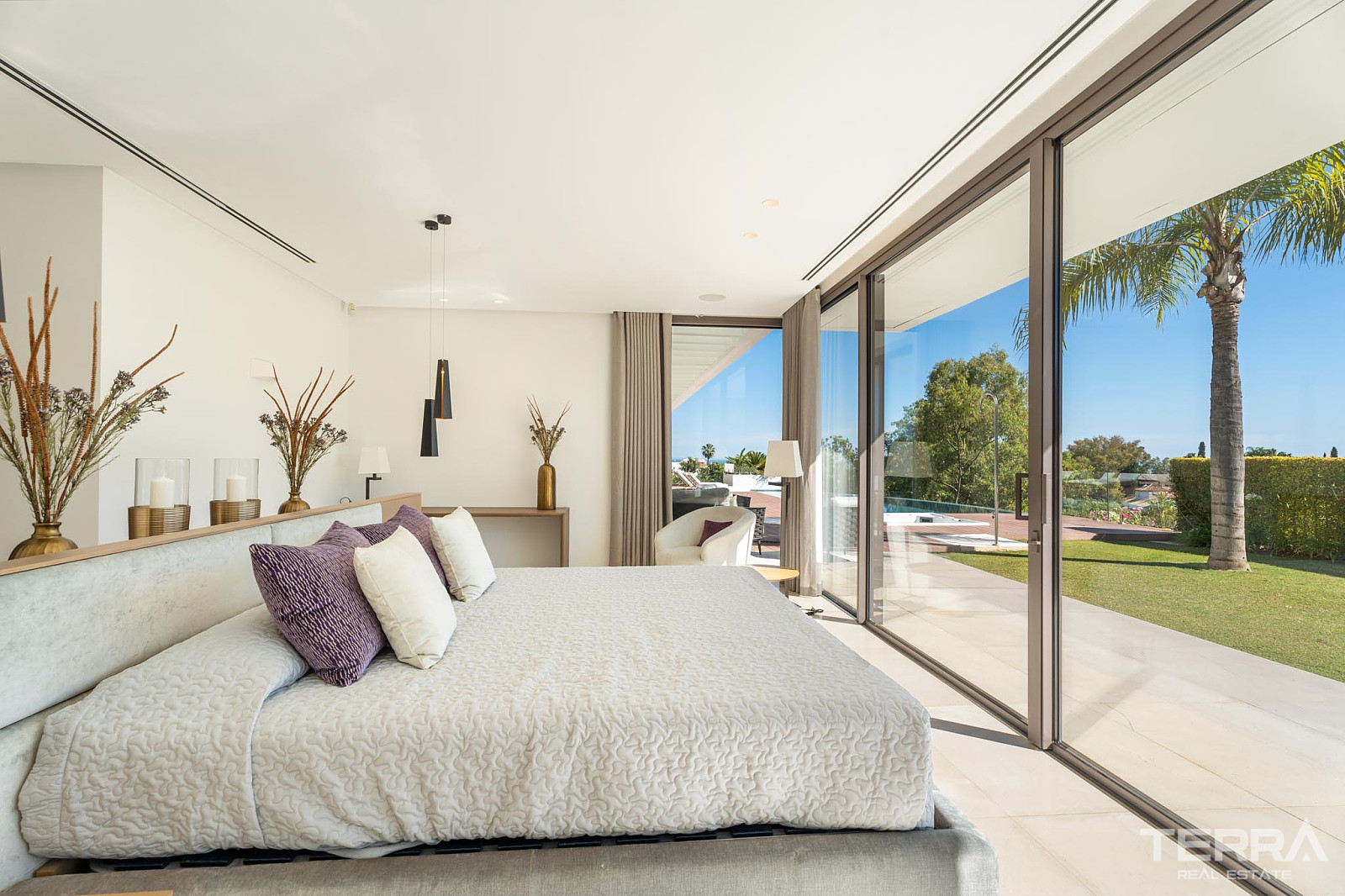 Golf Villa for Sale with Sea View in Benahavís, Spain - 120259