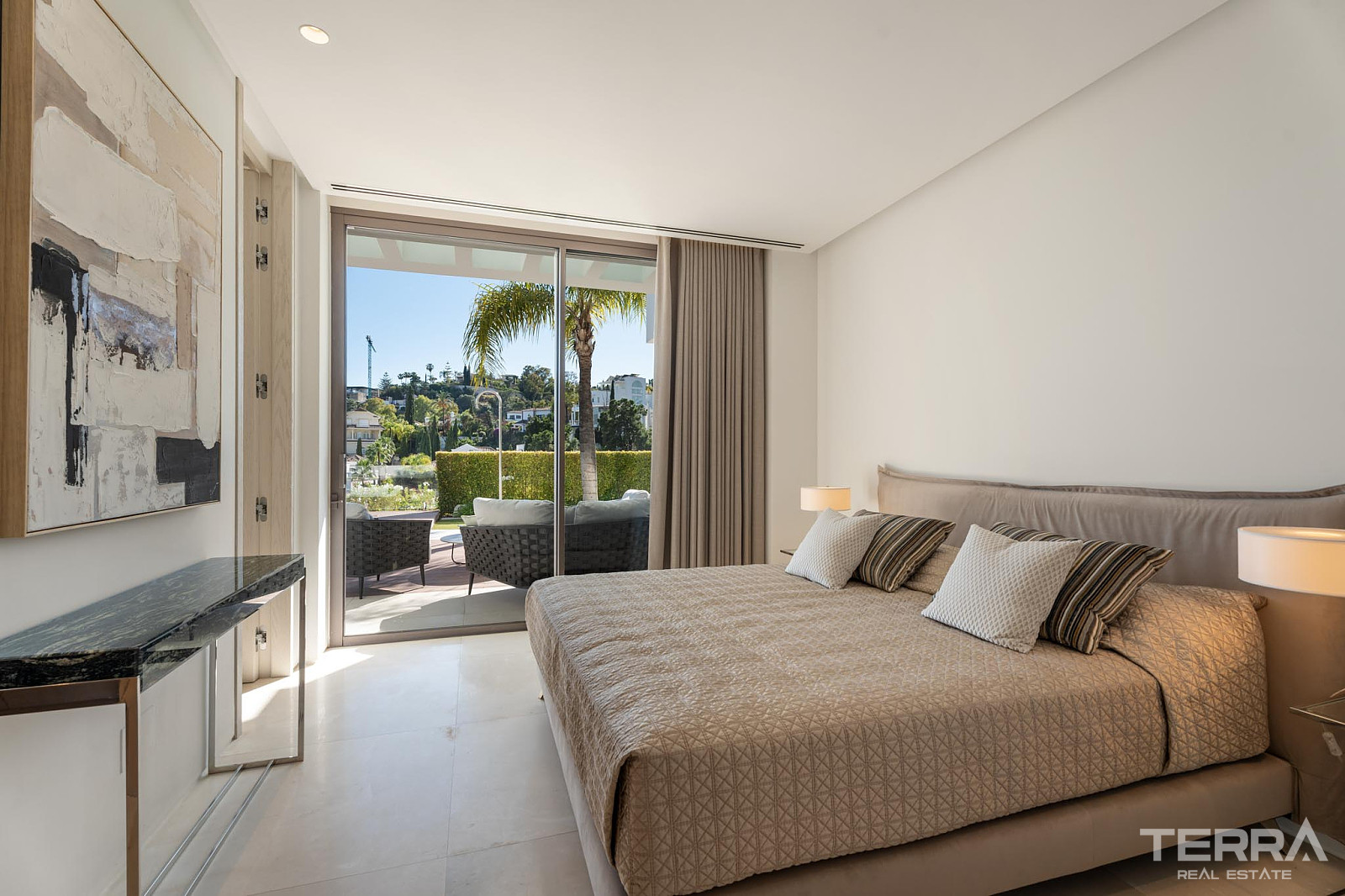 Golf Villa for Sale with Sea View in Benahavís, Spain - 120260
