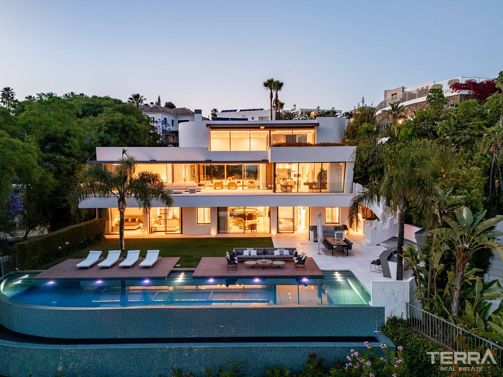 Golf Villa for Sale in Benahavís, Costa del Sol, Spain - 120280