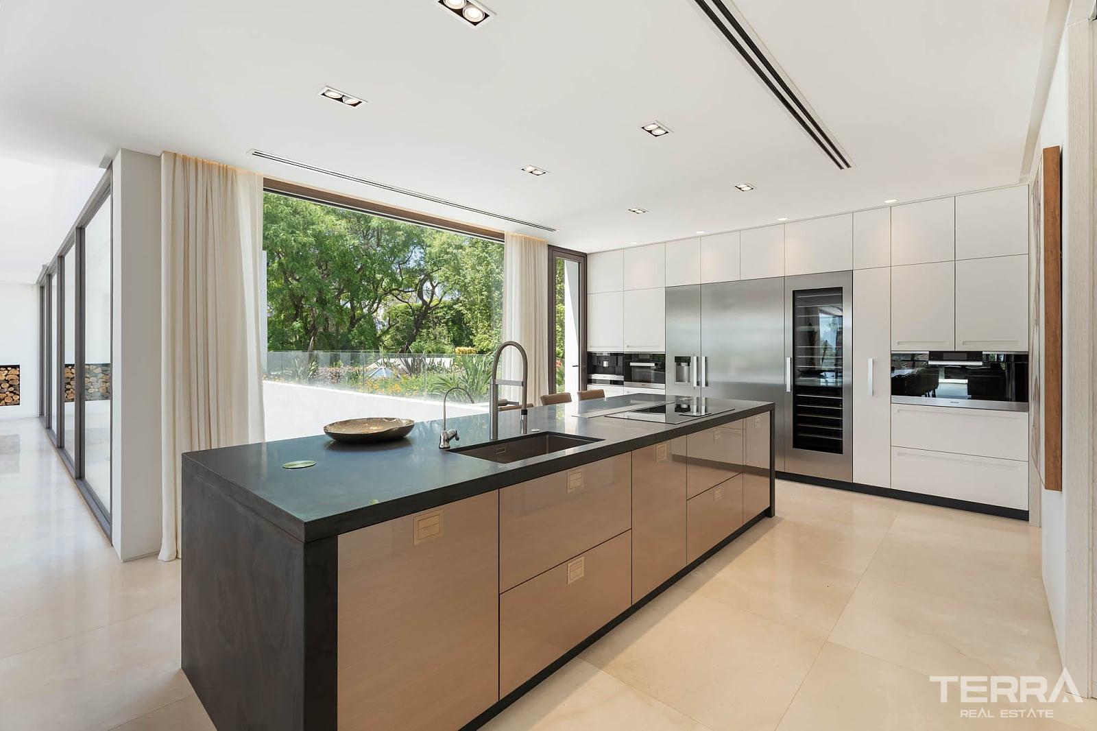 Golf Villa for Sale in Benahavís, Costa del Sol, Spain - 120296