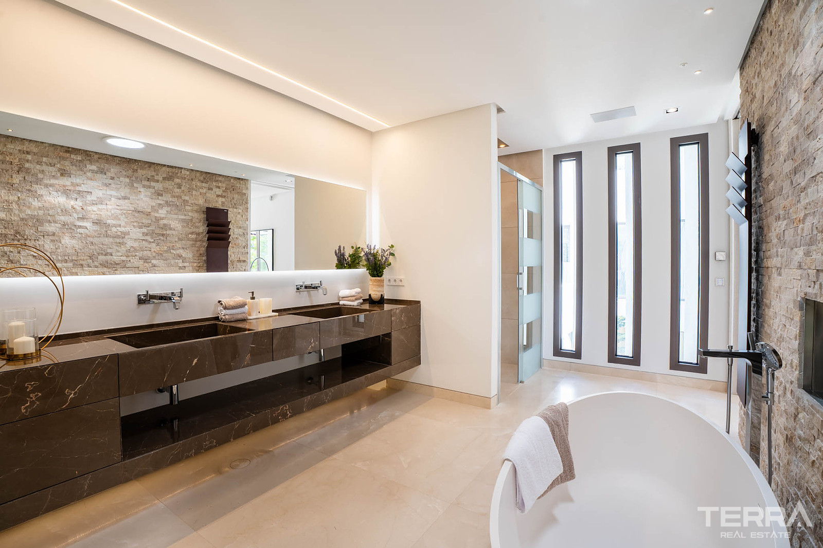 Golf Villa for Sale in Benahavís, Costa del Sol, Spain - 120302