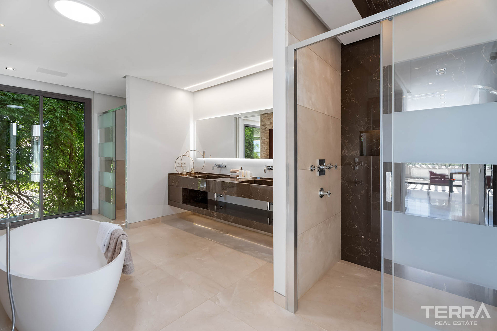 Golf Villa for Sale in Benahavís, Costa del Sol, Spain - 120303