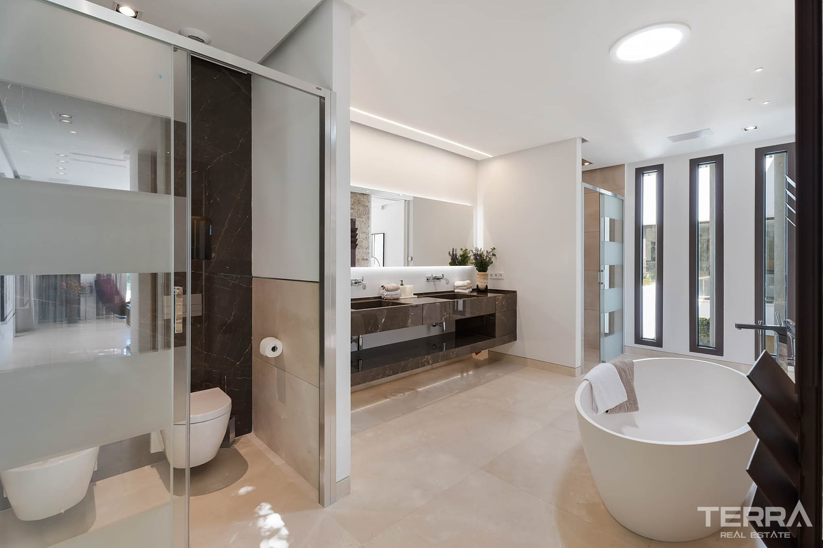 Golf Villa for Sale in Benahavís, Costa del Sol, Spain - 120304