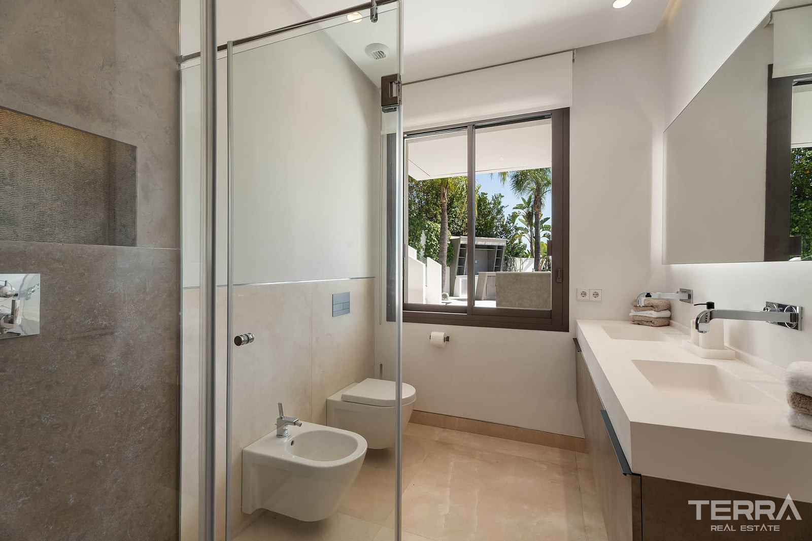 Golf Villa for Sale in Benahavís, Costa del Sol, Spain - 120305