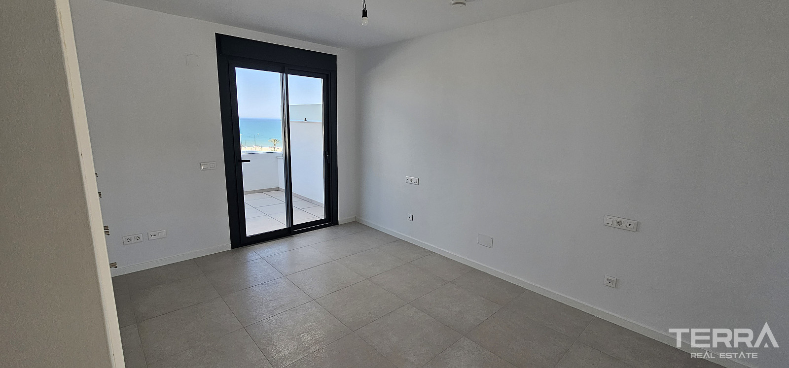 Beachfront Apartment for Sale in Torremolinos, Costa del Sol, Spain - 120332