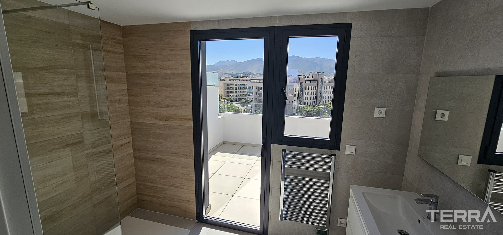 Beachfront Apartment for Sale in Torremolinos, Costa del Sol, Spain - 120338