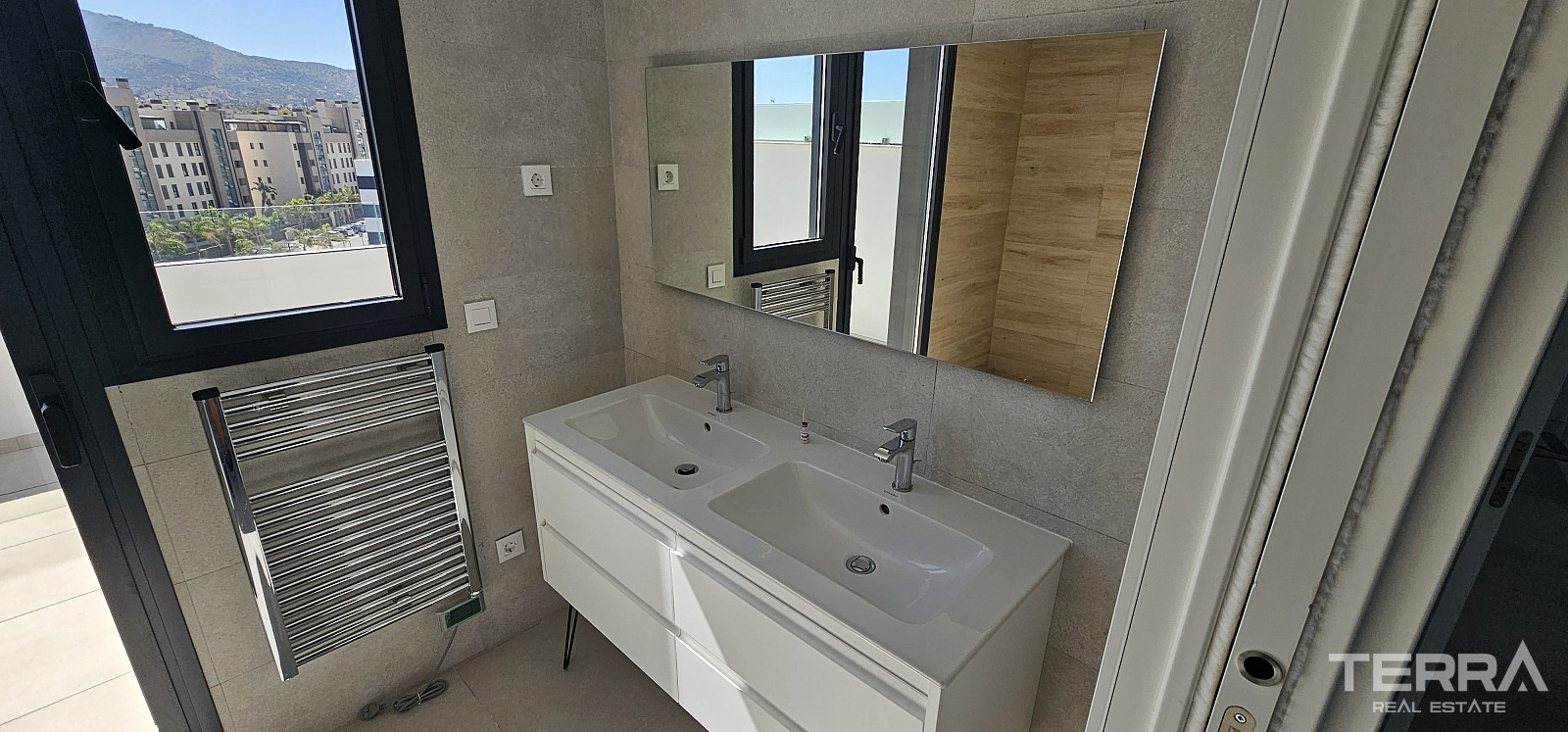 Beachfront Apartment for Sale in Torremolinos, Costa del Sol, Spain - 120339
