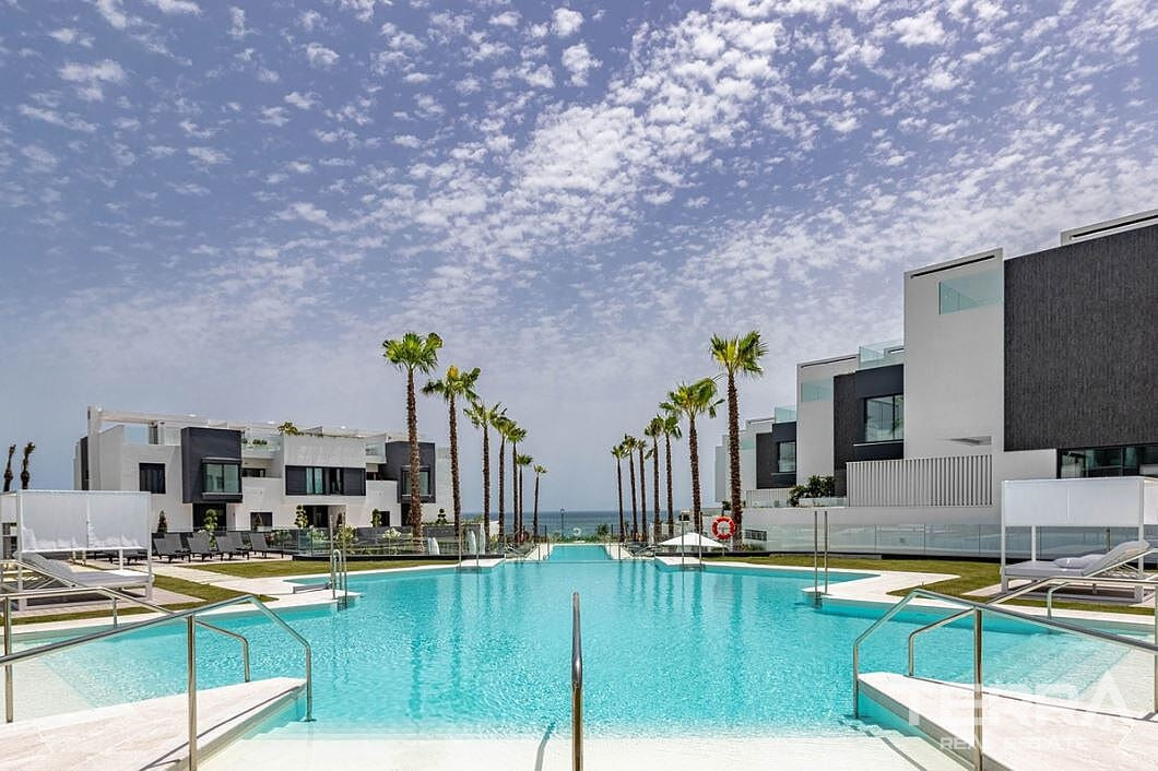 Beachfront Townhouse for Sale in Estepona, Costa del Sol, Spain - 120346