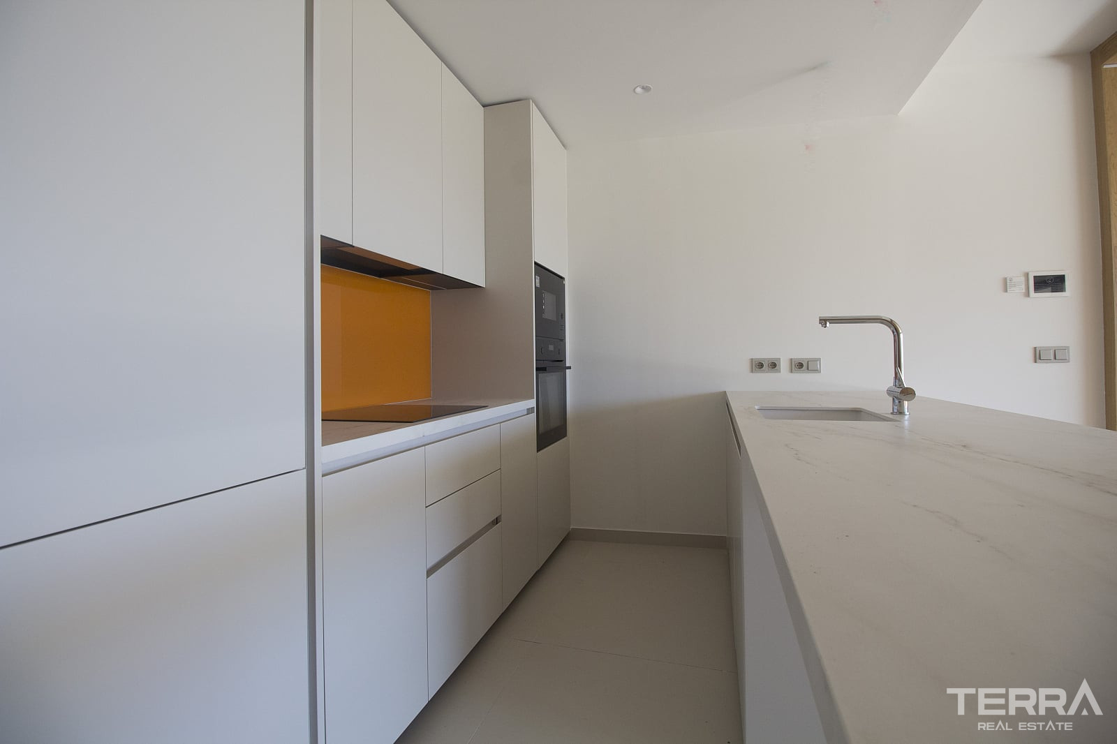 Sea View Apartment for Sale in Fuengirola, Costa del Sol, Spain - 120669
