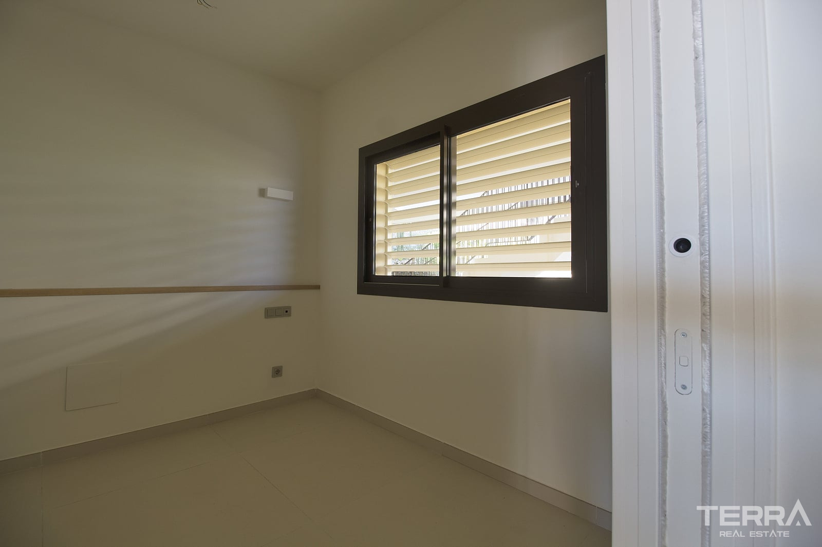 Sea View Apartment for Sale in Fuengirola, Costa del Sol, Spain - 120672