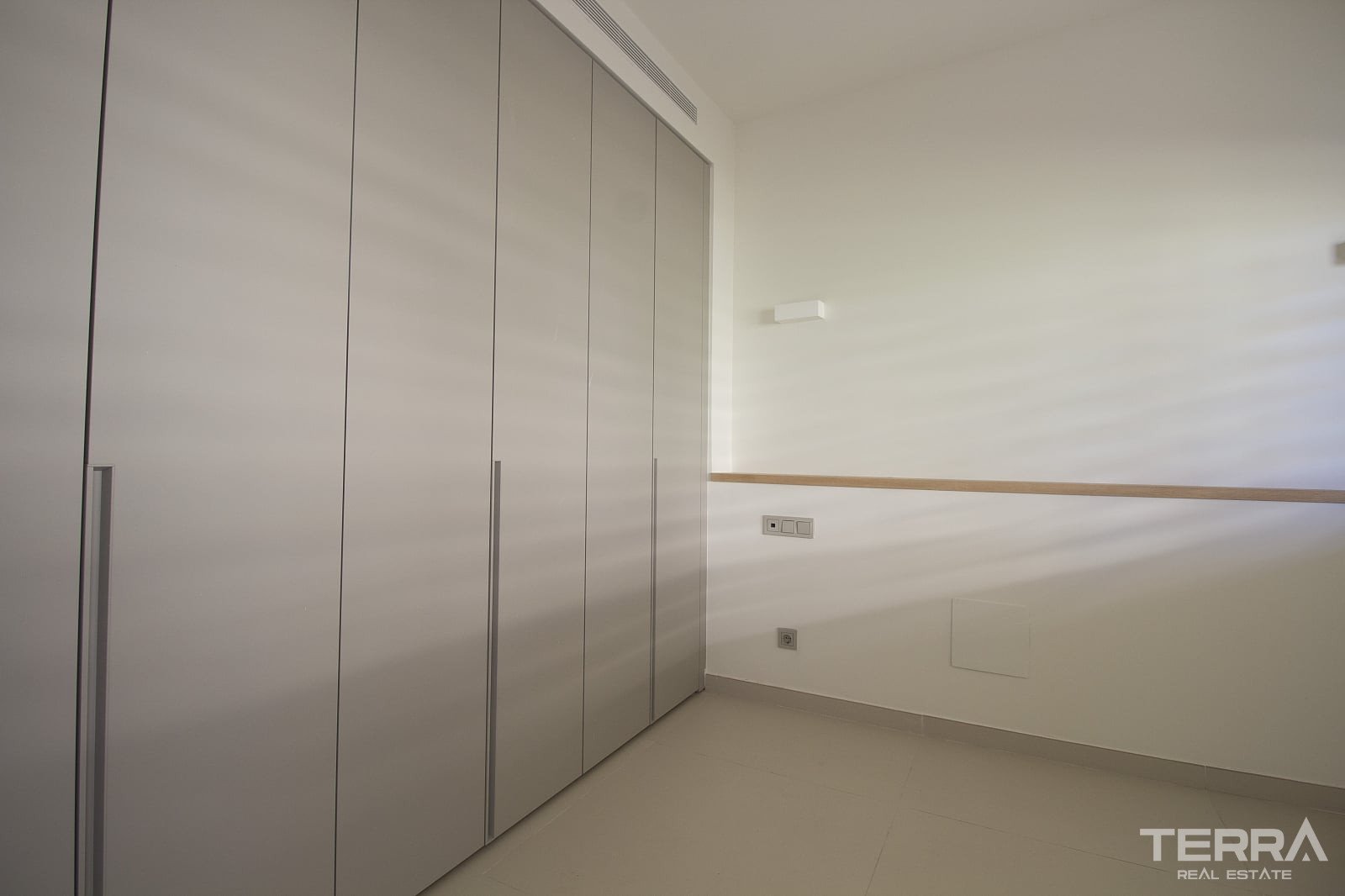 Sea View Apartment for Sale in Fuengirola, Costa del Sol, Spain - 120673