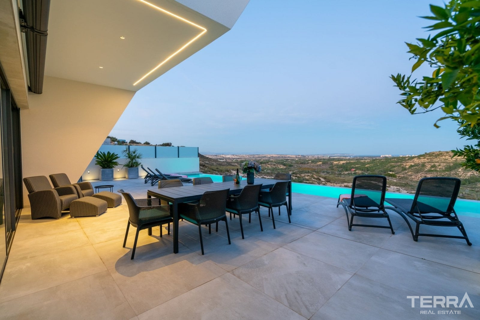 Detached Villas for Sale in Alicante, Costa Blanca, Spain - 120456