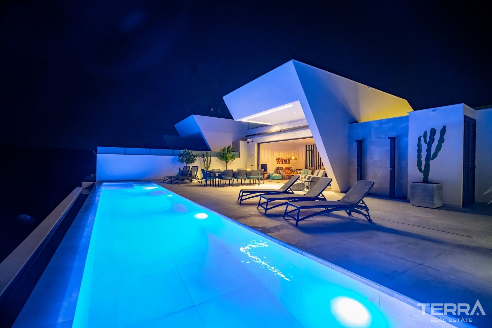 Detached Villas for Sale in Alicante, Costa Blanca, Spain - 120462