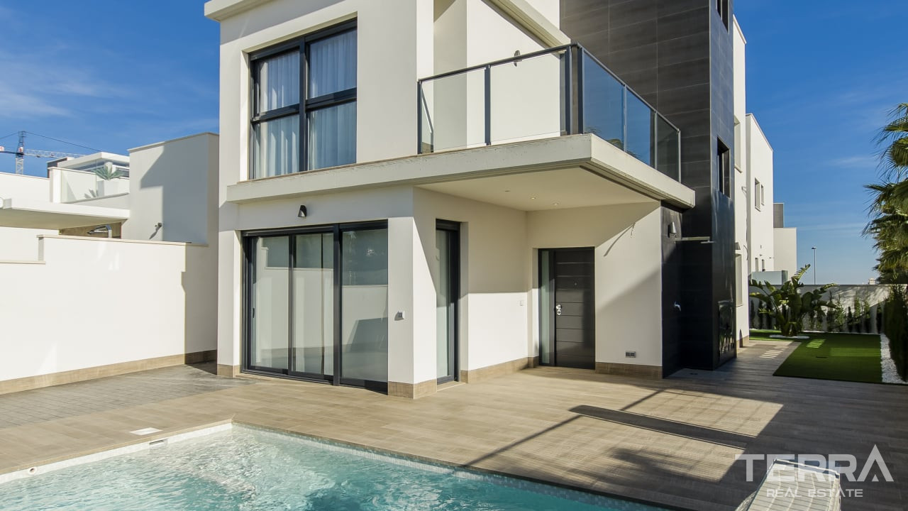 İspanya, San Miguel de Salinas'ta Satılık Deniz Manzaralı Villalar - 120730