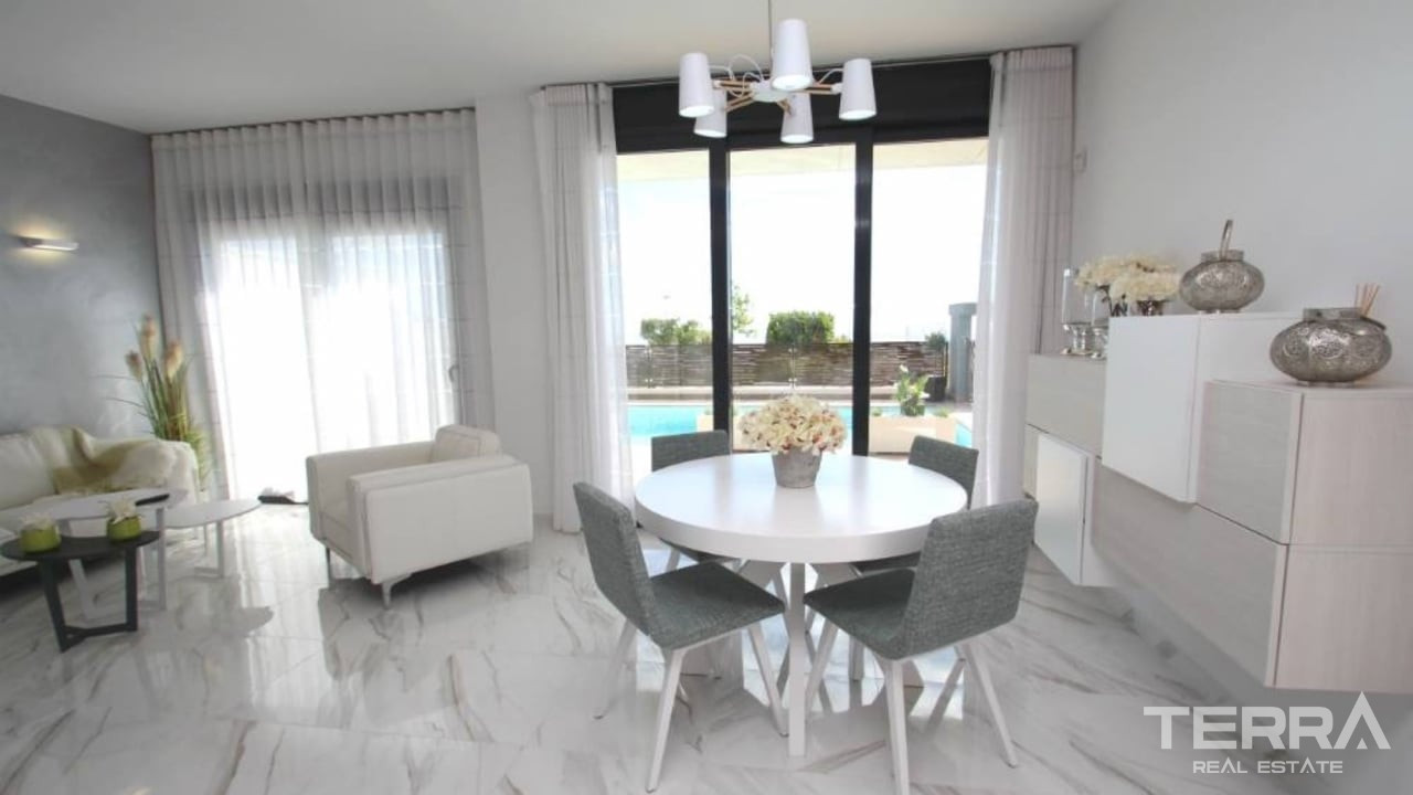 İspanya, San Miguel de Salinas'ta Satılık Deniz Manzaralı Villalar - 120740