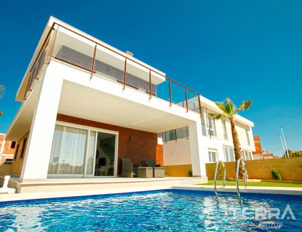 İspanya, Costa Blanca, Santa Pola’da Özel Havuzlu Satılık Villa