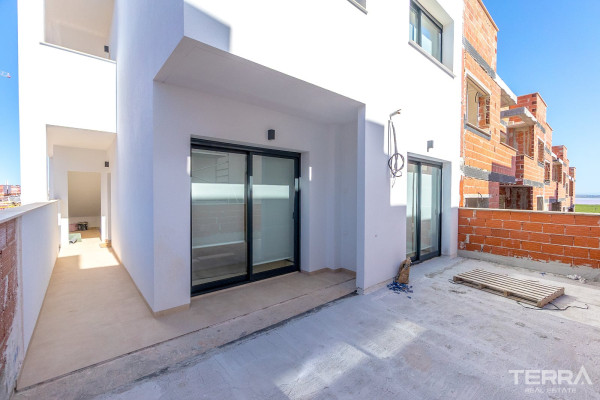 İspanya, Costa Blanca, Torrevieja’da Satılık Göl Manzaralı Daireler