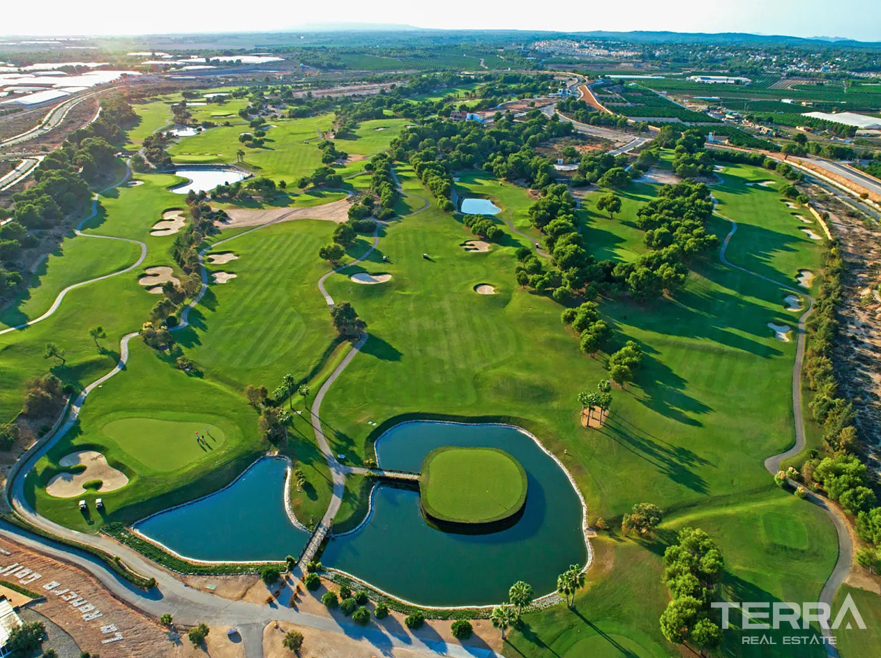 Golf Villas for Sale in Pilar de la Horadada, Costa Blanca, Spain - 125376