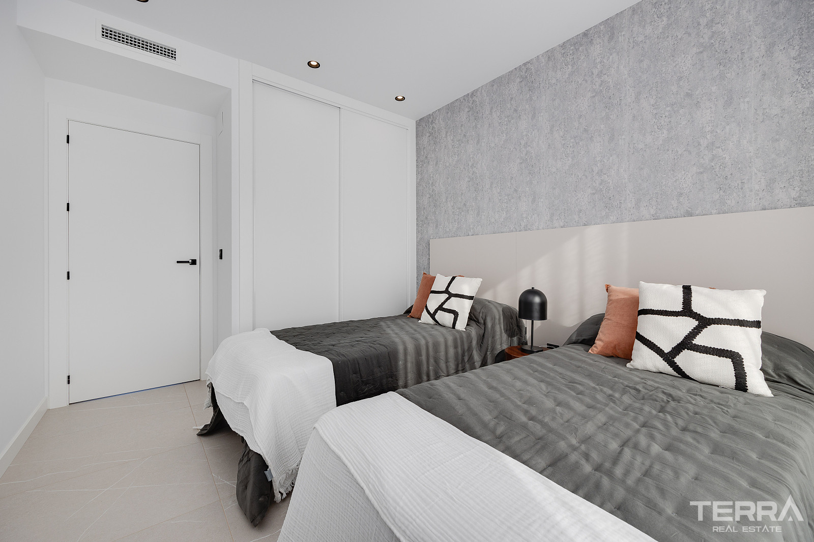 Lake View Villas for Sale in Torrevieja, Costa Blanca, Spain - 125483