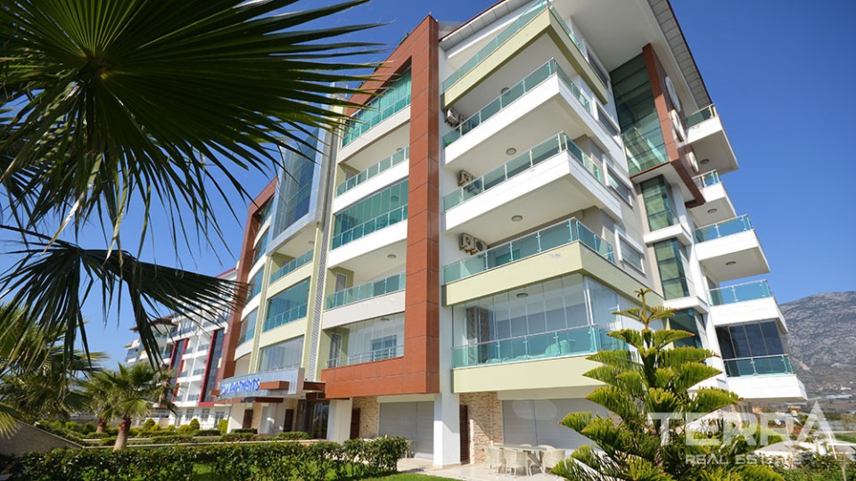 Sea front garden duplex apartment in Kestel, Alanya