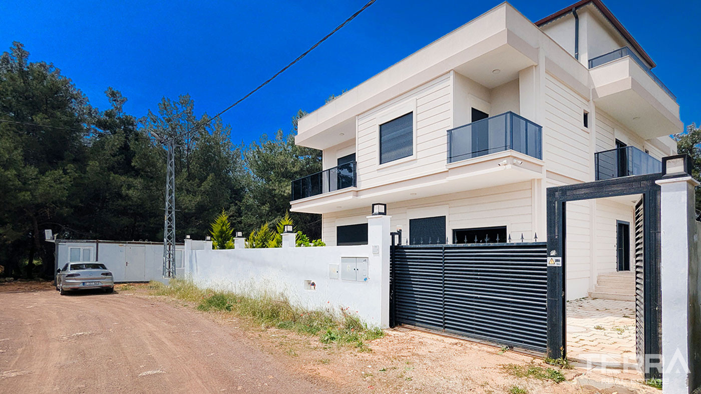 Detached Villa for Sale in Döşemealtı, Antalya, Turkey - 126673