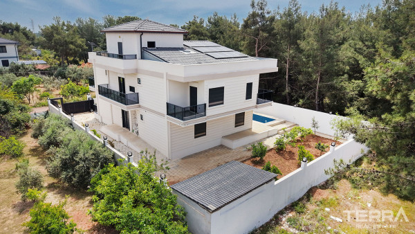 Detached Villa for Sale in Döşemealtı, Antalya, Turkey