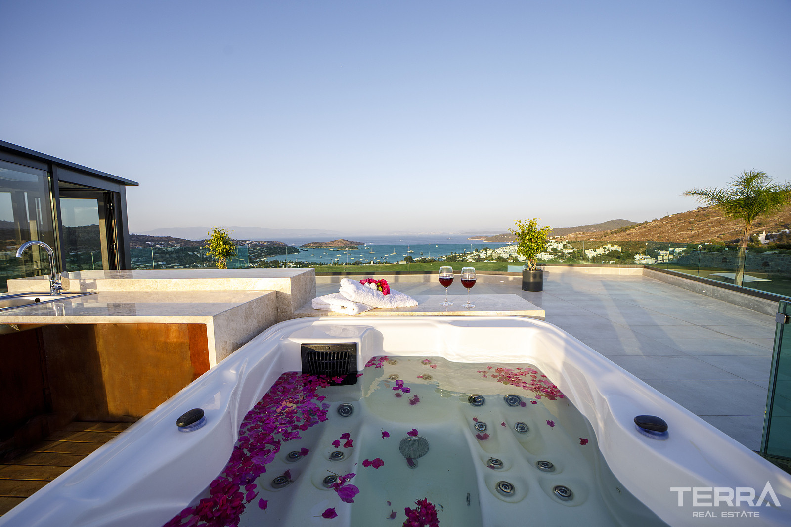 Muğla, Bodrum'da Güvenlikli Sitede Satılık Müstakil Villalar - 126902