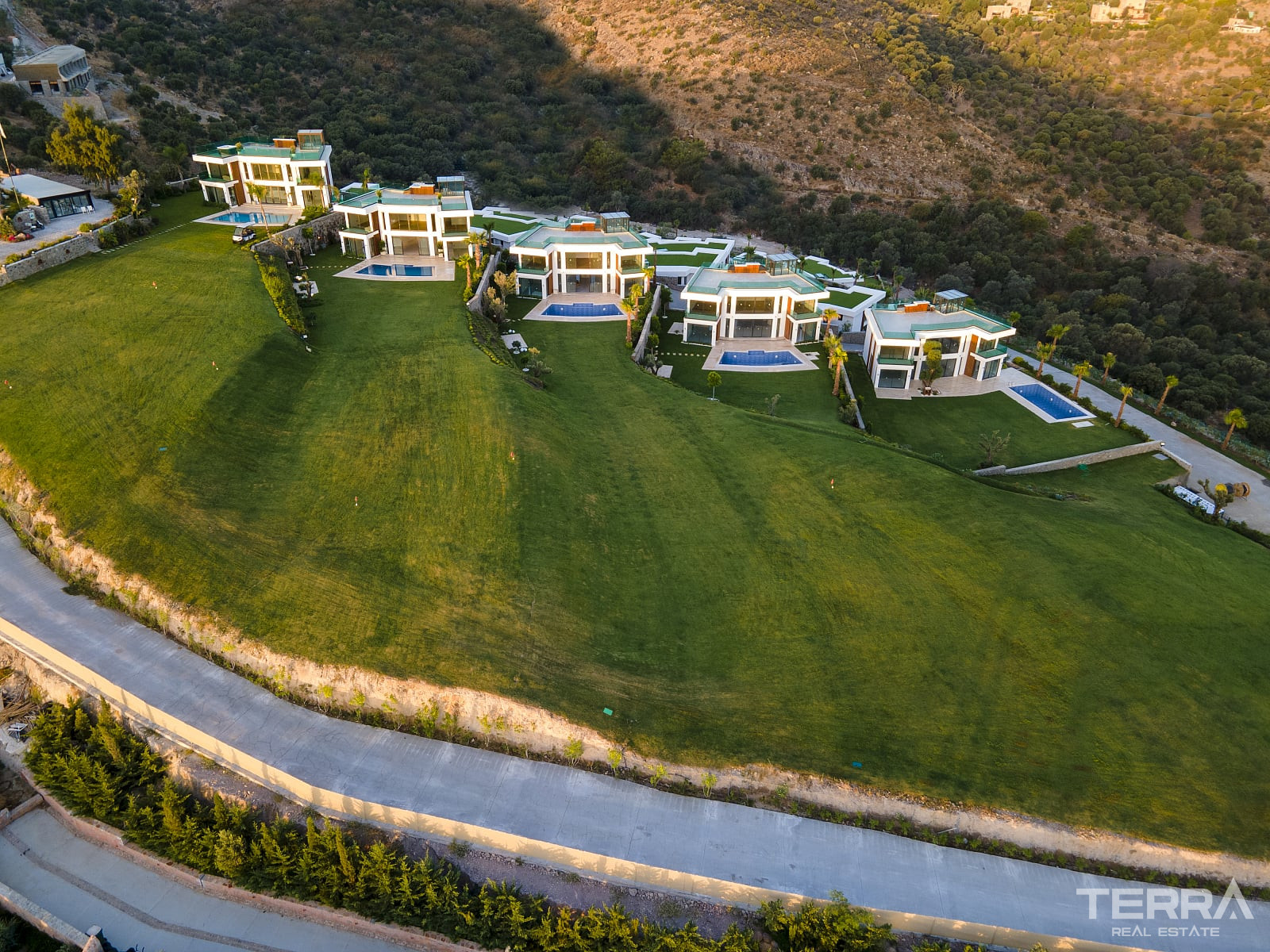 Muğla, Bodrum'da Güvenlikli Sitede Satılık Müstakil Villalar - 126904